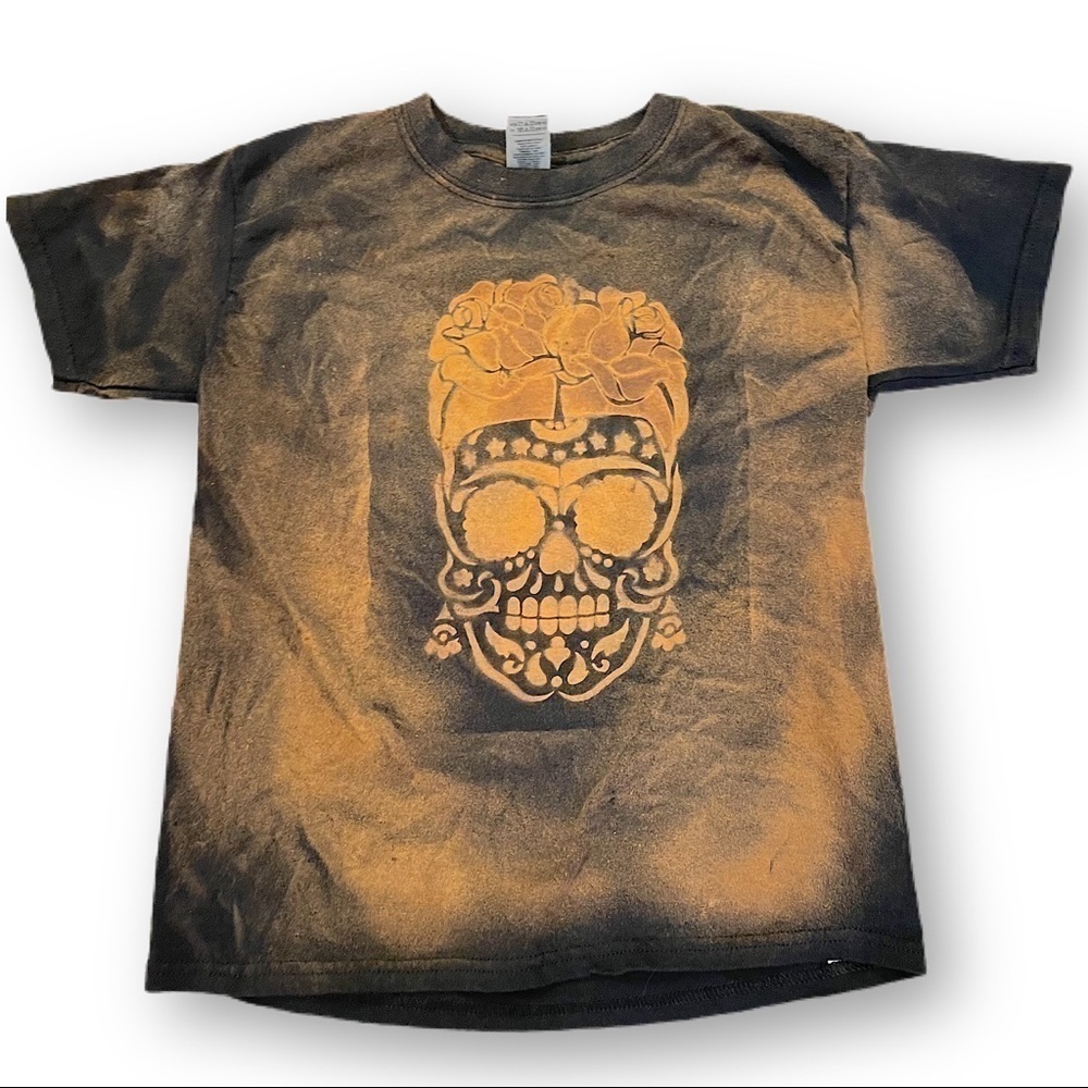Hand reverse dyed youth S tshirt with Frida Kahlo dia de los muertos